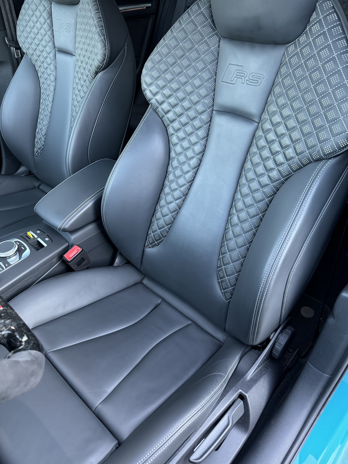 Audi RS Ledersitze mit Rautensteppung, neu bezogen