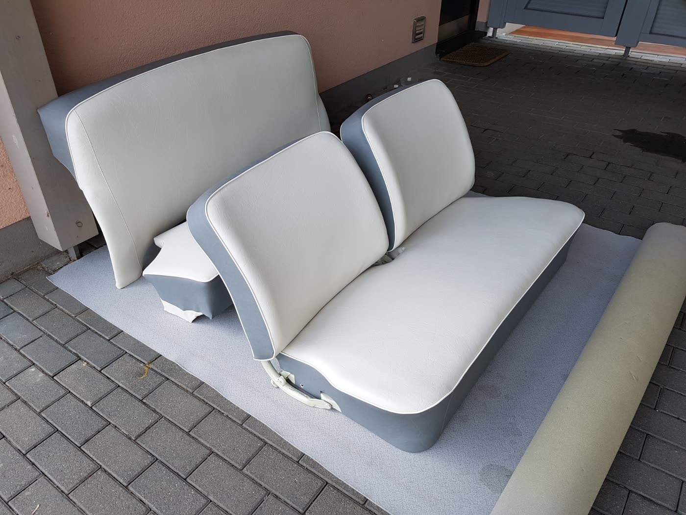Weiße komplette Bootssitzbank outdoor