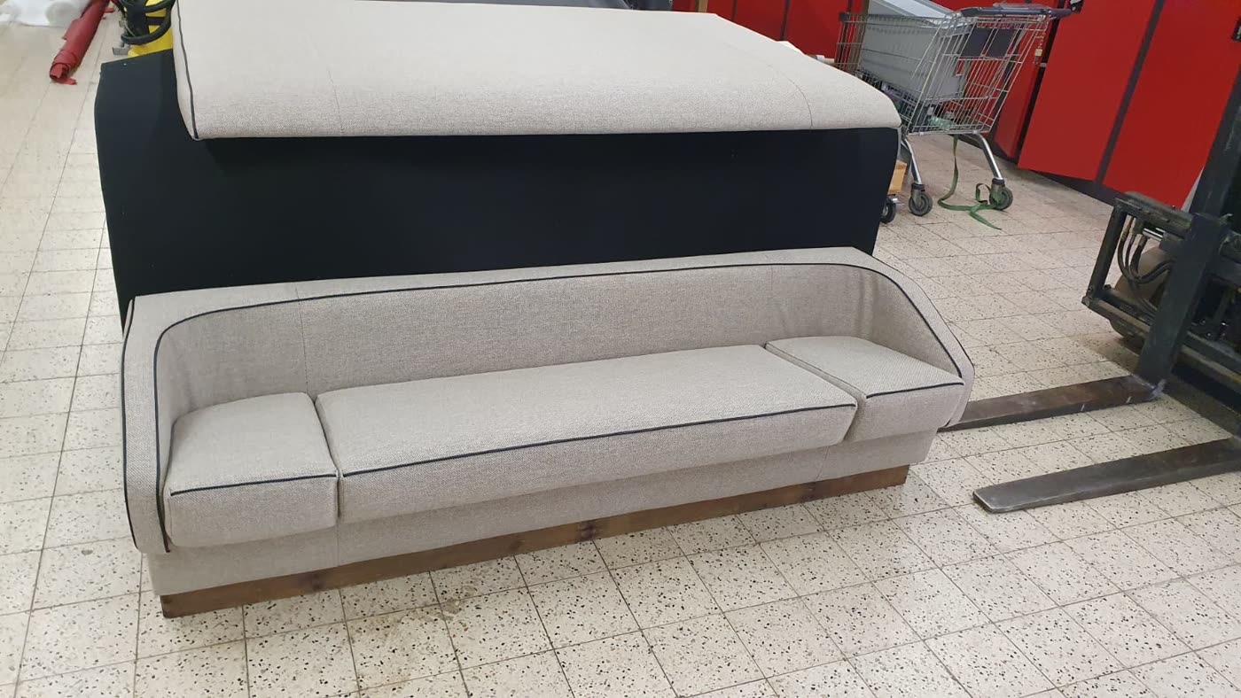 Graue Boots-Sitzbank mit zwei Einzelsitzen