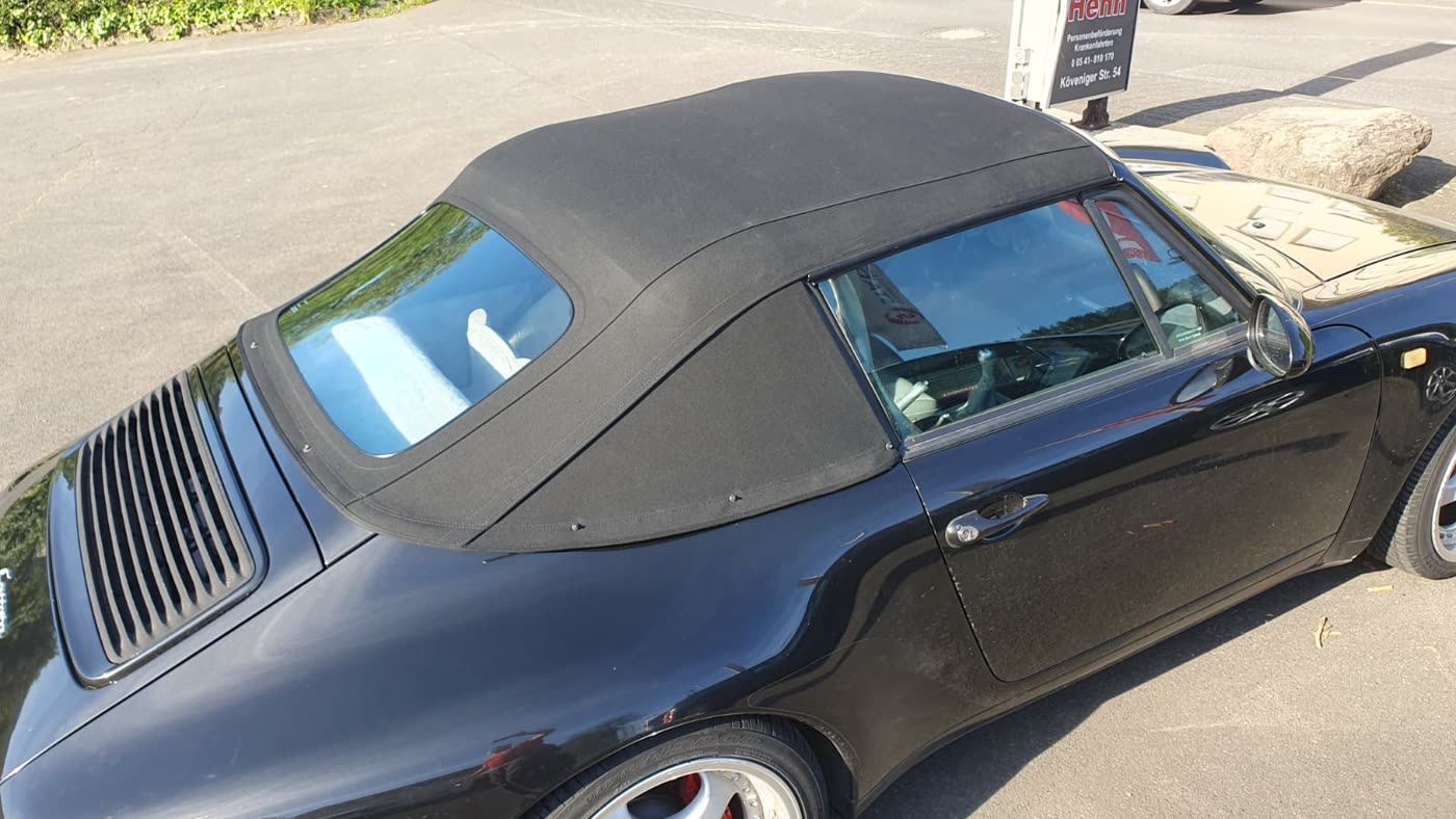 Porsche 911 Cabrio mit neuem schwarzen Verdeck