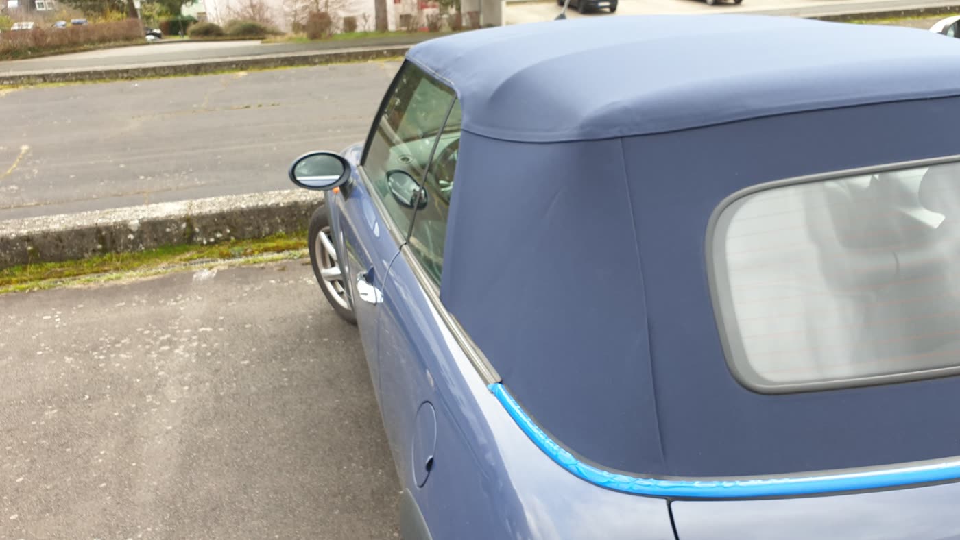 Mini Cabrio Verdeck Nahaufnahme Heckscheibe frisch montiert