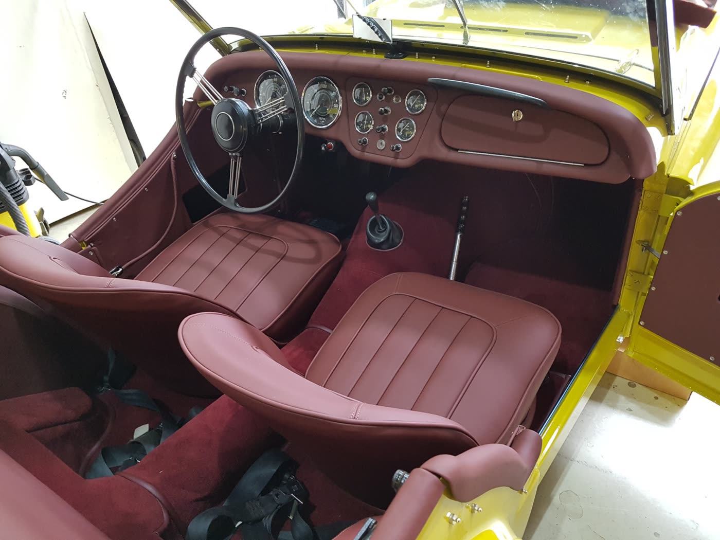 Cabrio Armaturenbrett bordeaux Leder neu