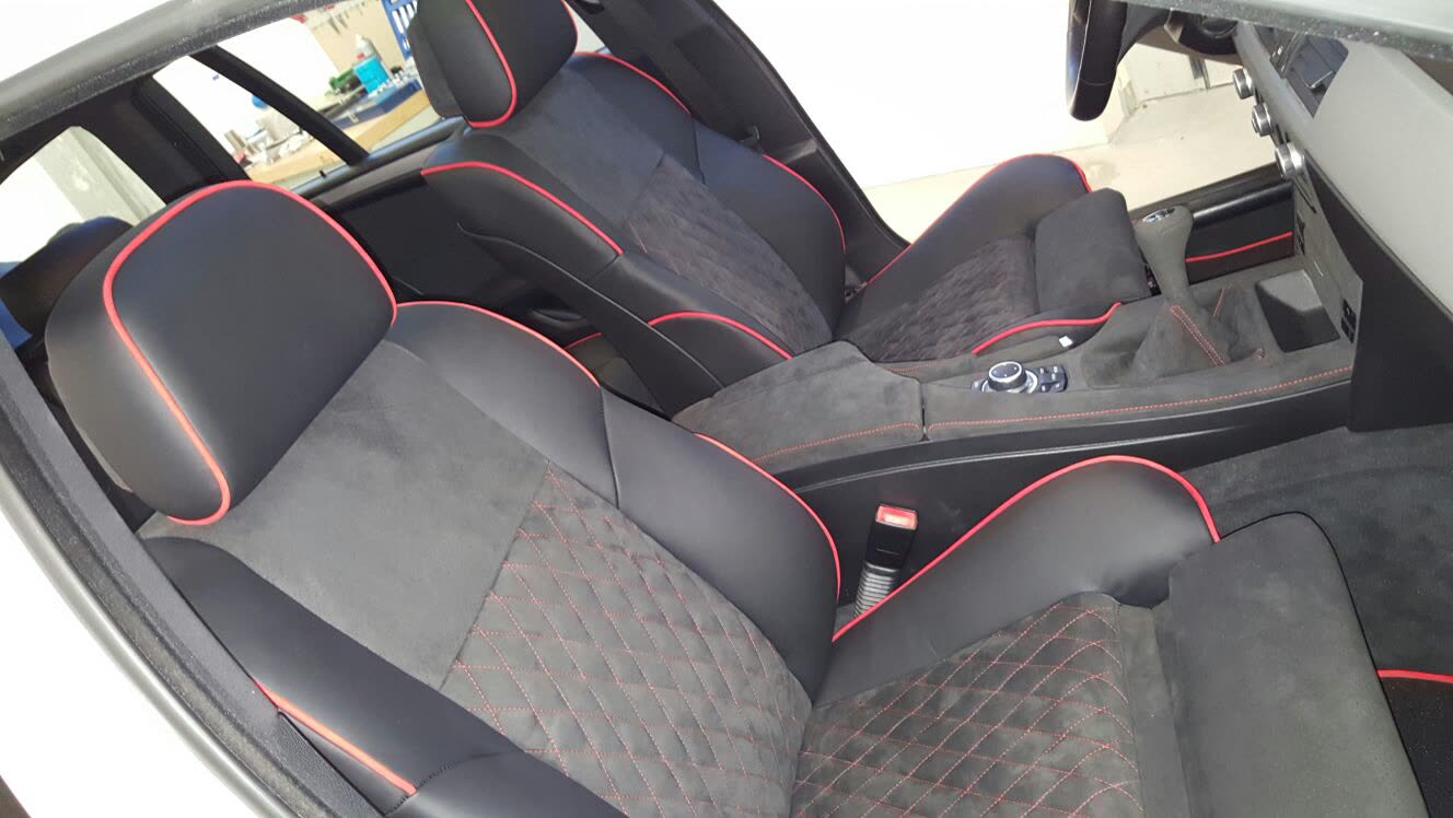 BMW komplettes Interieur schwarz rot neu