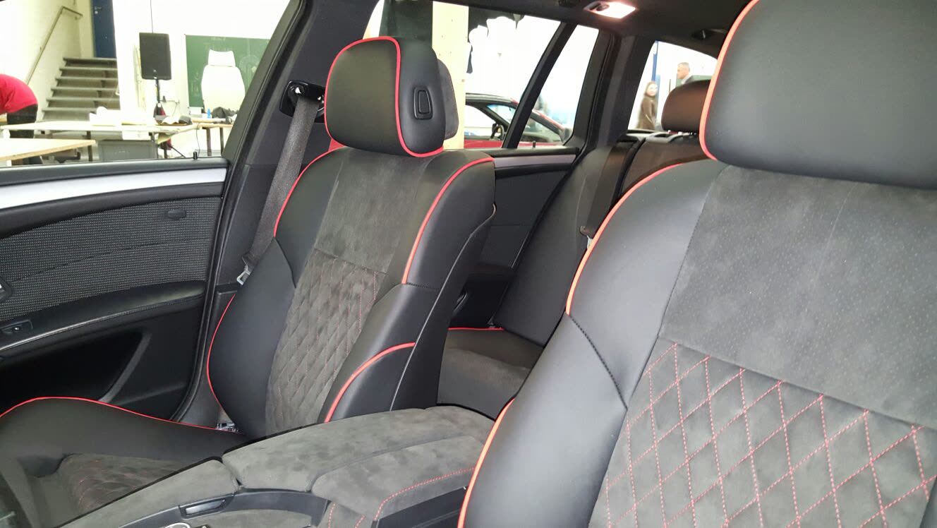 BMW Vorder- und Rücksitze schwarz rot