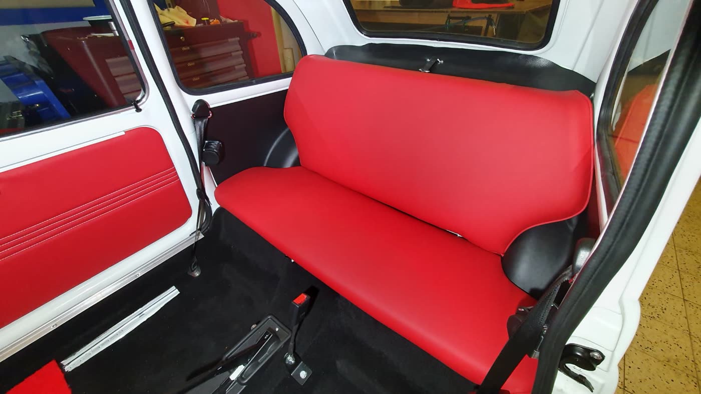 Fiat 500 Rücksitzbank rot neu bezogen