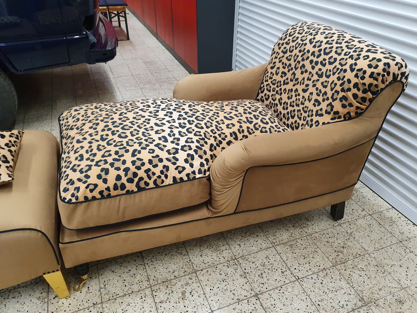 Chaiselongue Leoparden-Muster, andere Perspektive, fertig