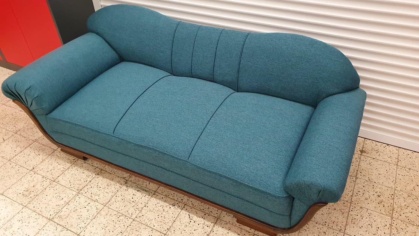 Petrolfarbenes Sofa mit Rundlehne, komplett fertig