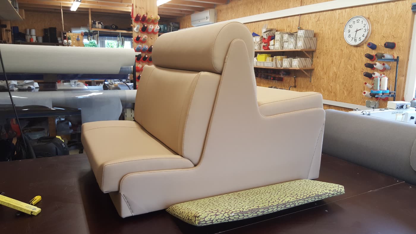 Beige Gastro-Sitzbank mit Kopfstütze neu