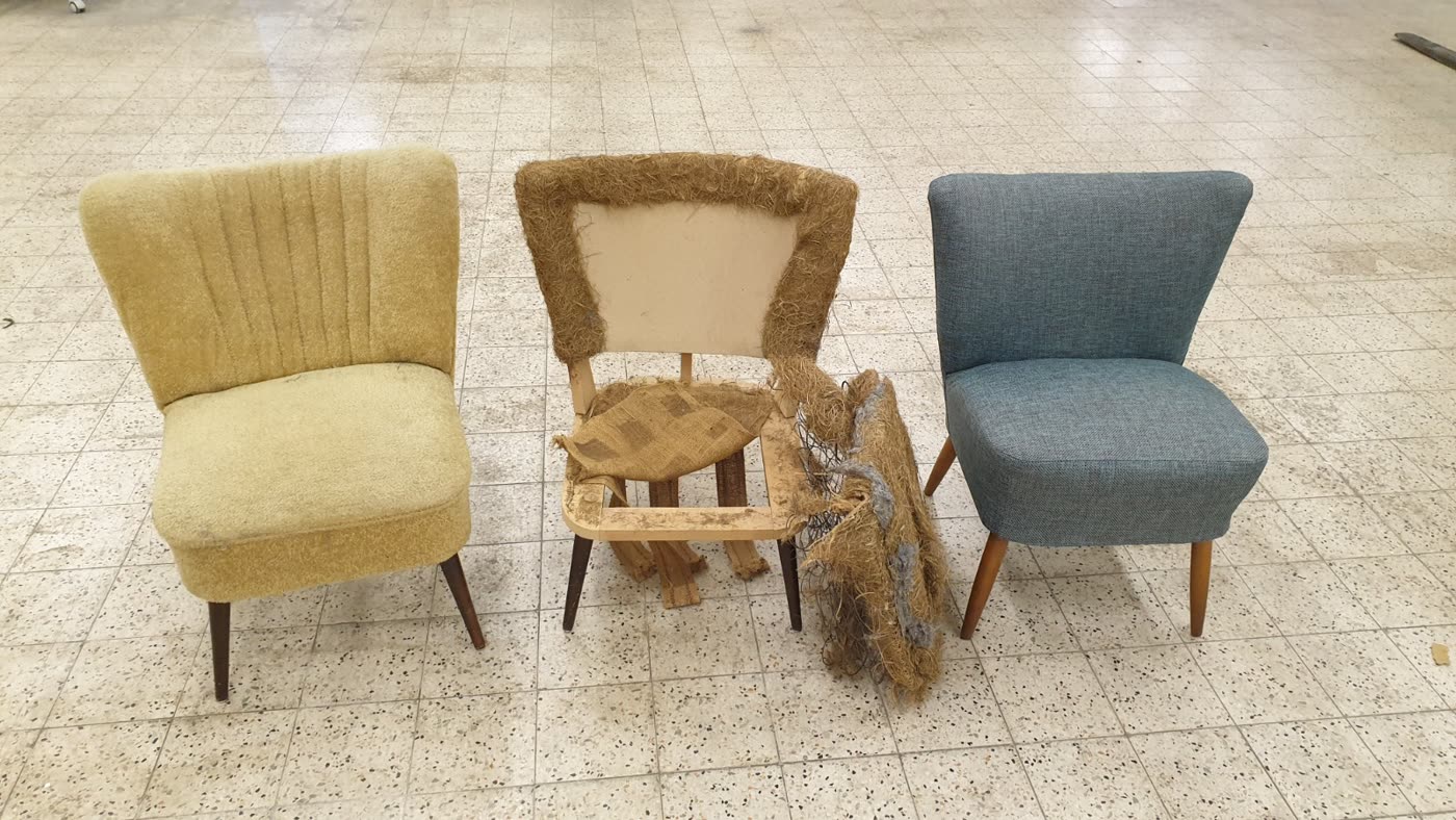 Cocktailsessel alt, Gestell entkleidet, neu bezogen