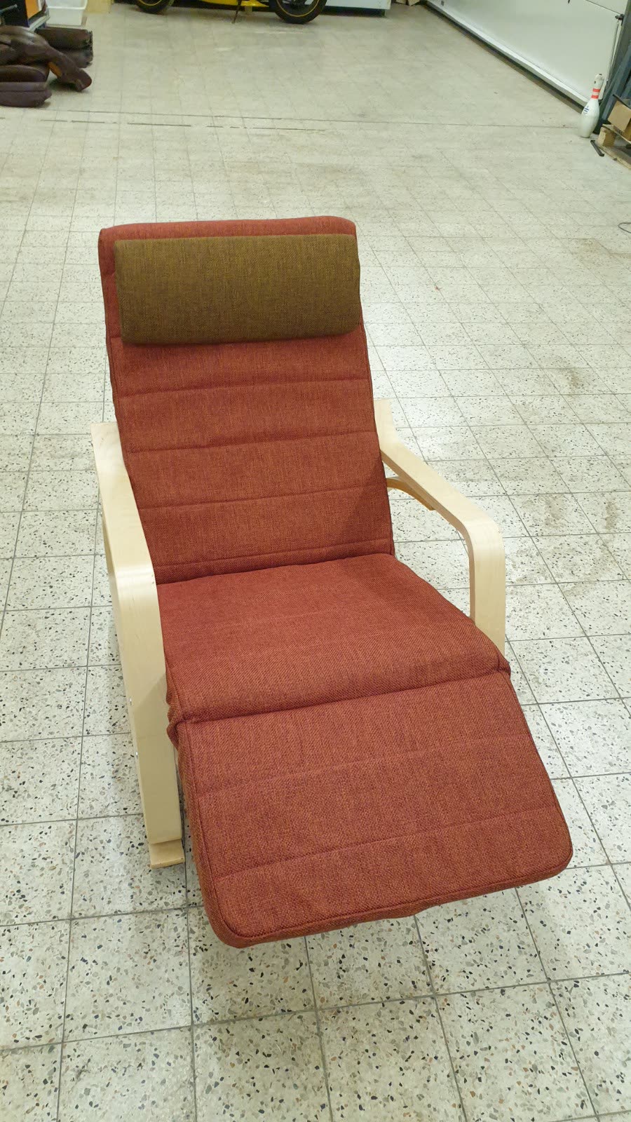 Oranger Loungesessel neu bezogen