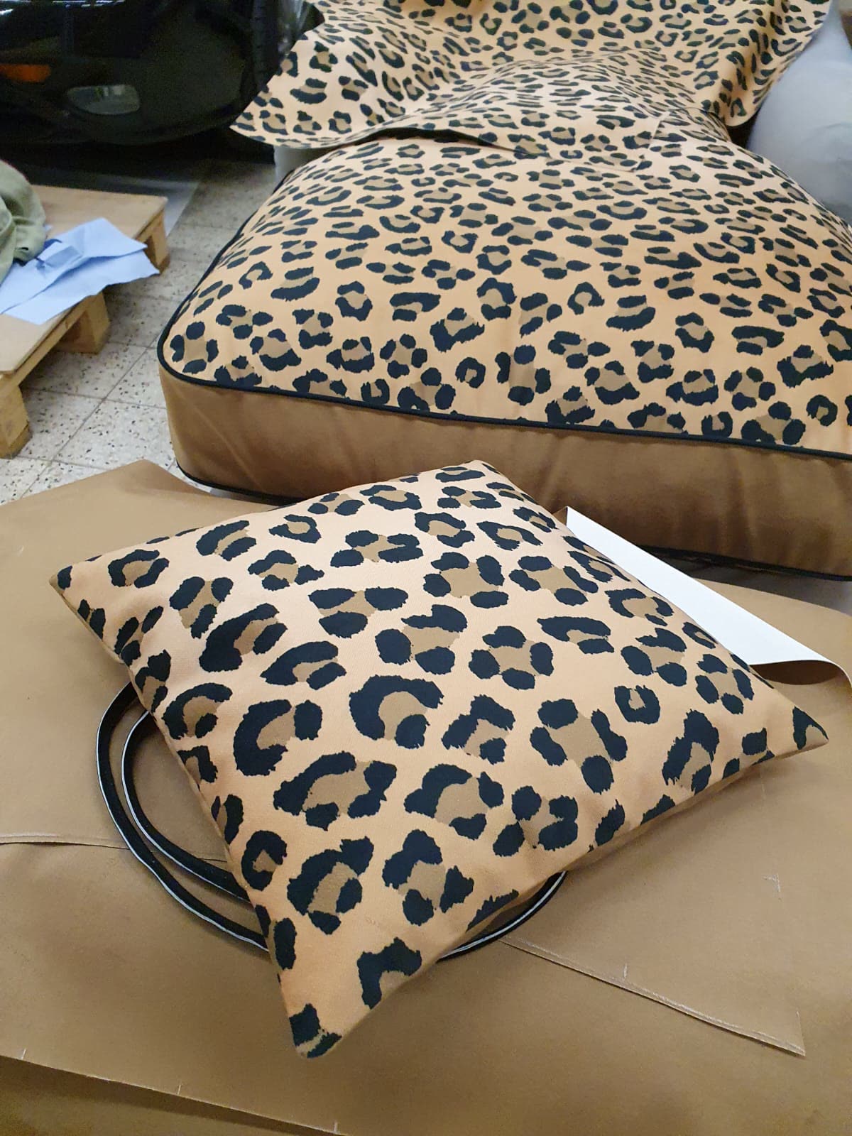 Leoparden-Kissen und Zierkissen, lose Detailaufnahme