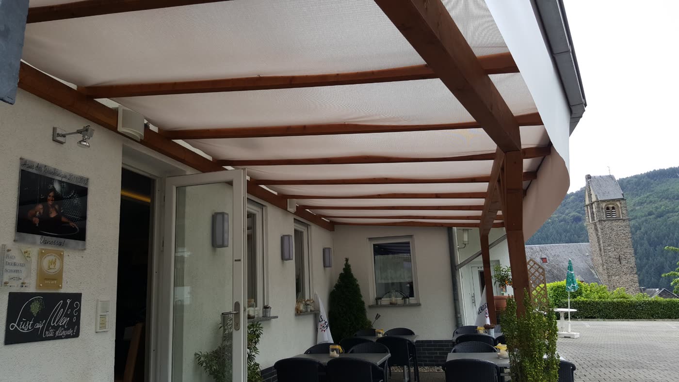 Pergola-Sonnensegel Terrasse Weingut neu