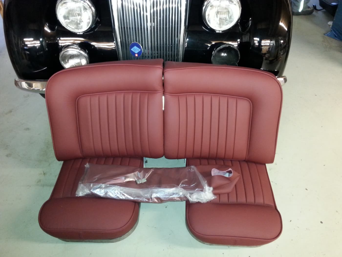 Oldtimer Rücksitzbank cremerot Leder neu
