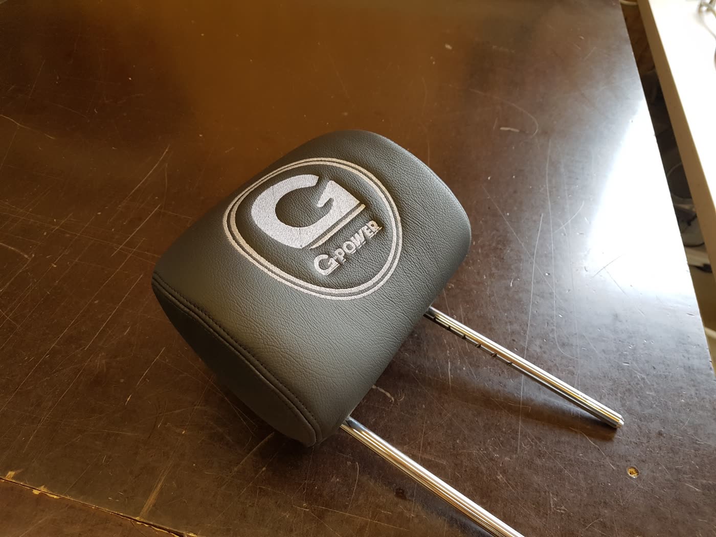 Kopfstütze mit G-Power Logo gestickt